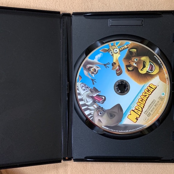 DVD MADAGASCAR & THE PENGUINS IN A CHRISTMAS CAPER Full Screen - Picture 4 of 4